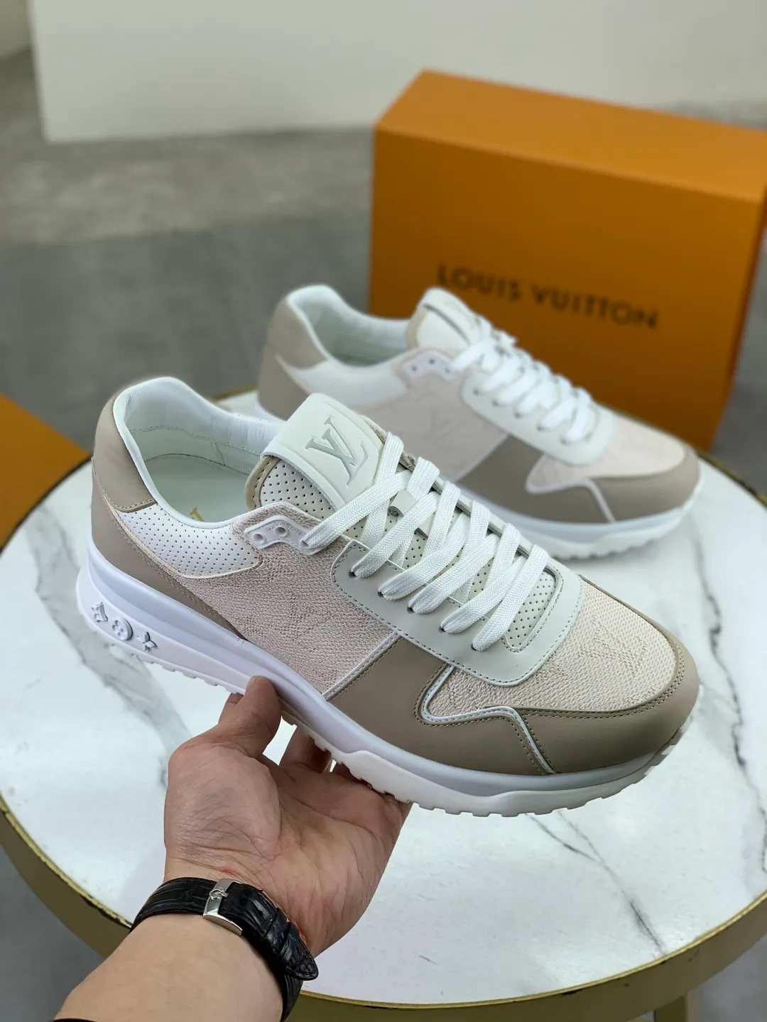 Men's men's shoes P680 new style 💶[LOUIS VUITTON] (original order) new style 🍀LV Louis Vuitton * - top version of LV classic trendy shoes! Use imported original cowhide and water-dyed cowhide lining. The latest original wear-resistant TPU combination outsole! High quality products! Multiple colors available, code number: 39-45 (46 customized)